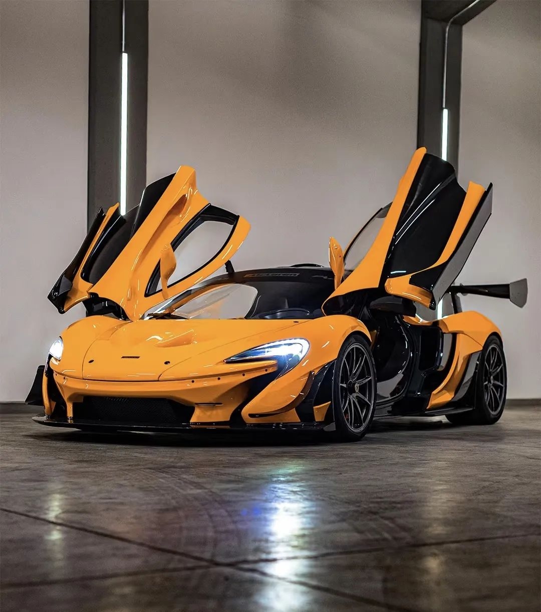 迈凯伦逆转梅赛德斯，拉塞尔点燃赛场