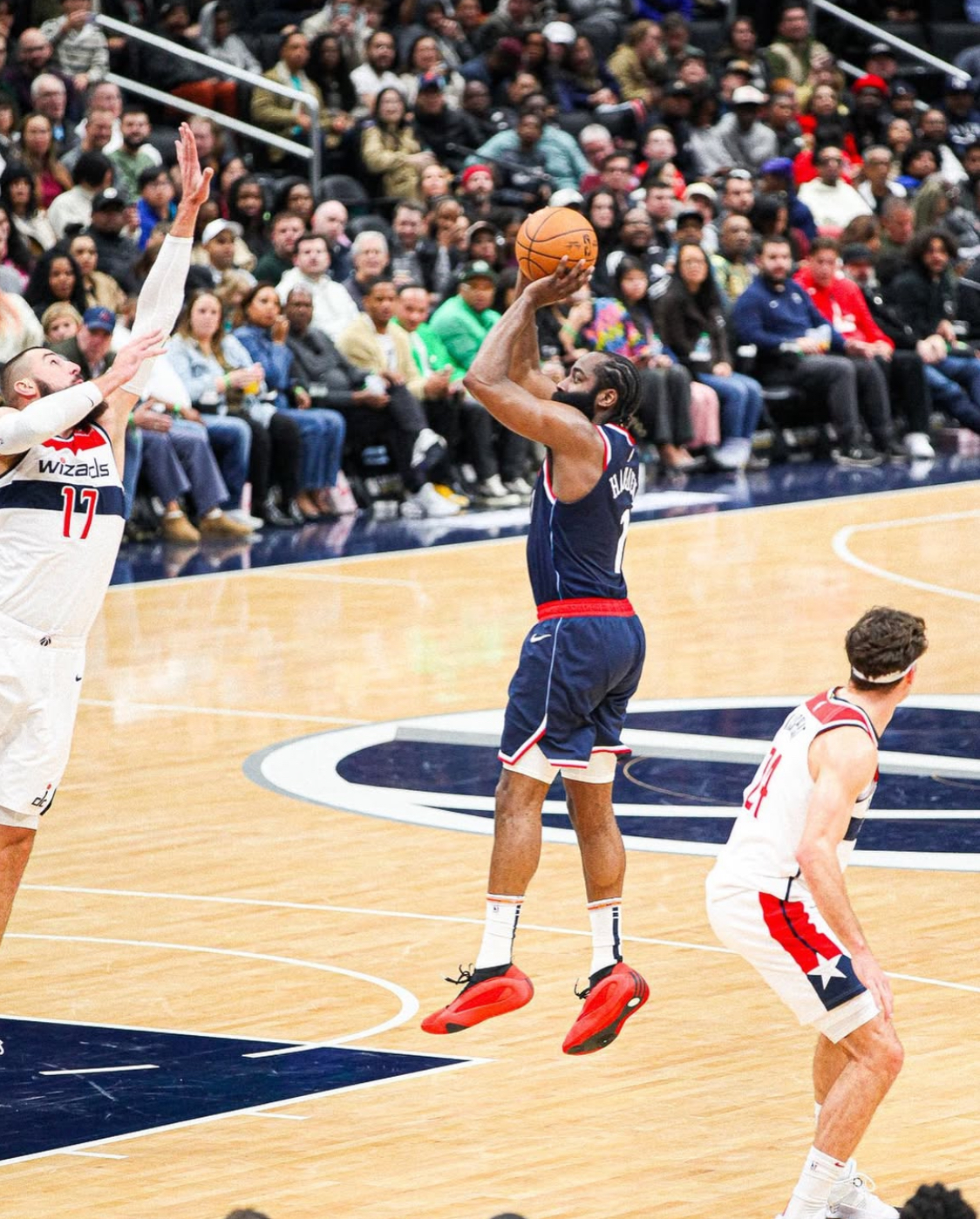 火箭险胜骑士,哈登统治全场 火箭险胜骑士,哈登统治全场