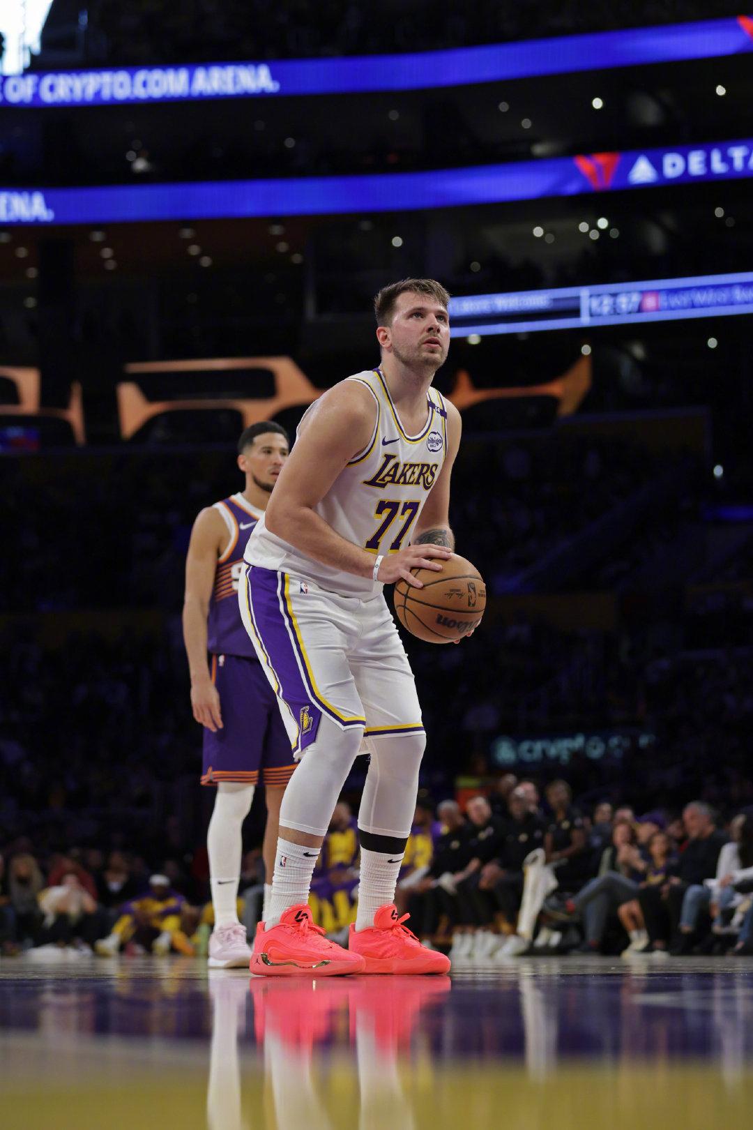 湖人B队强势魔术,东契奇高光表现 湖人B队强势魔术,东契奇高光表现