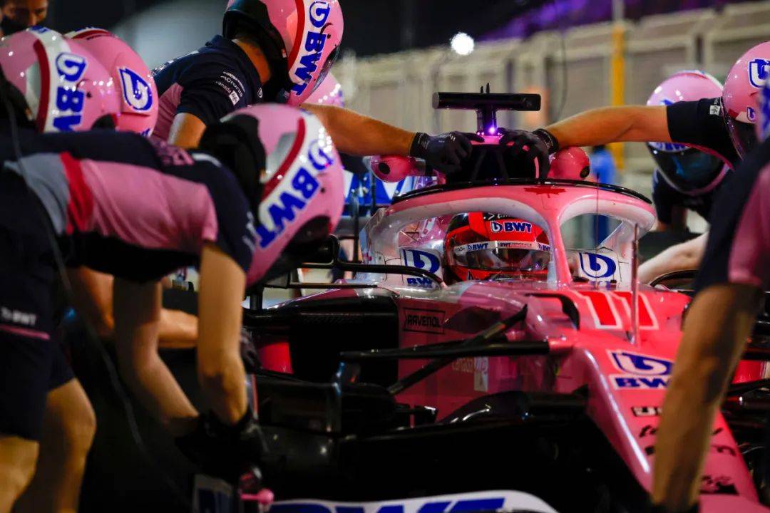 雷诺车队碾压梅赛德斯,佩雷兹统治全场 雷诺车队碾压梅赛德斯,佩雷兹统治全场