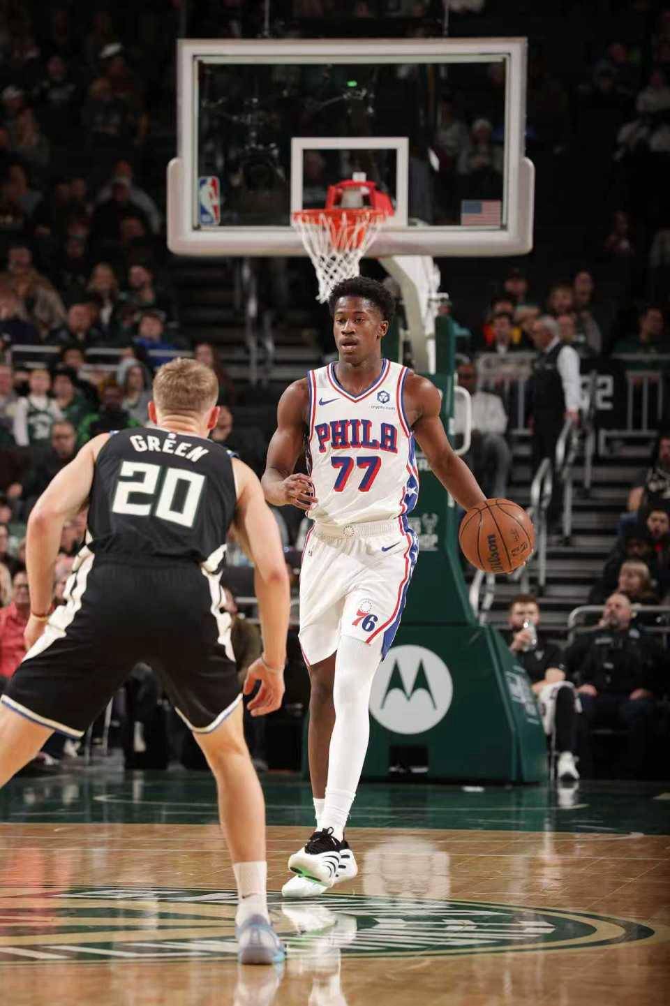 76人鏖战骑士，字母哥刷新纪录