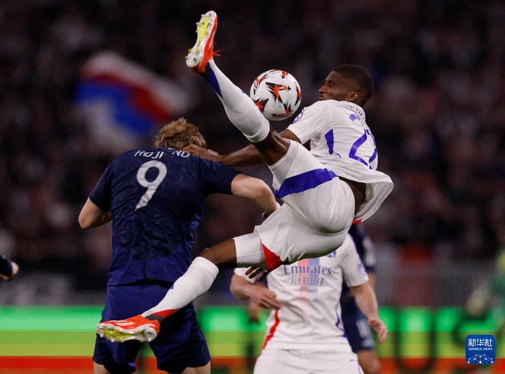 里昂队在法国足球甲级联赛中状态回暖