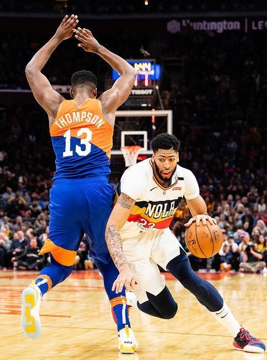 青岛队完胜骑士，霍勒迪扛起全队