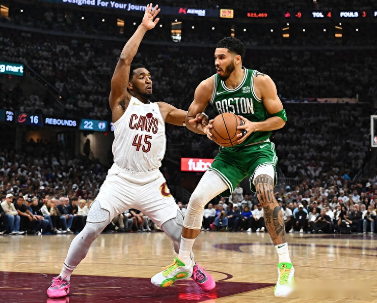 青岛队完胜骑士，霍勒迪扛起全队