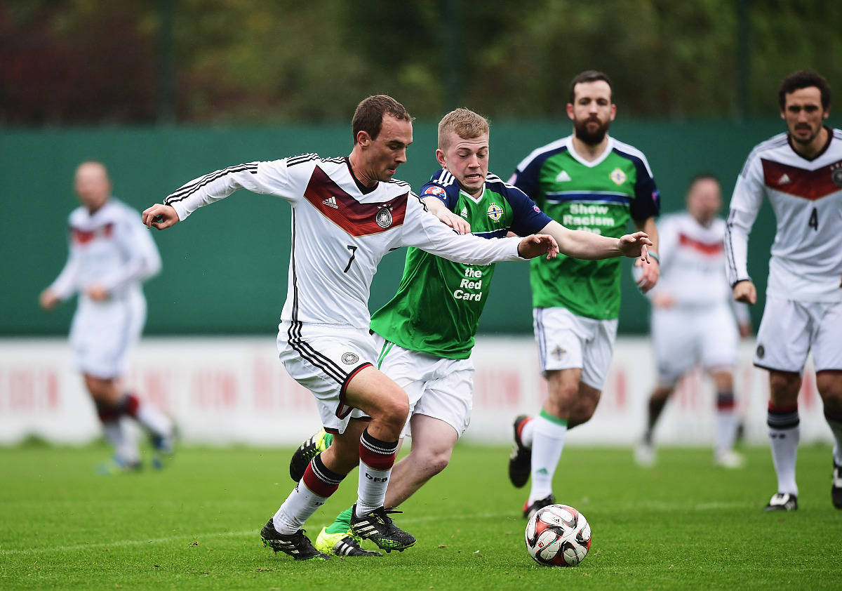 瑞典力克西班牙，阿什拉夫统治全场