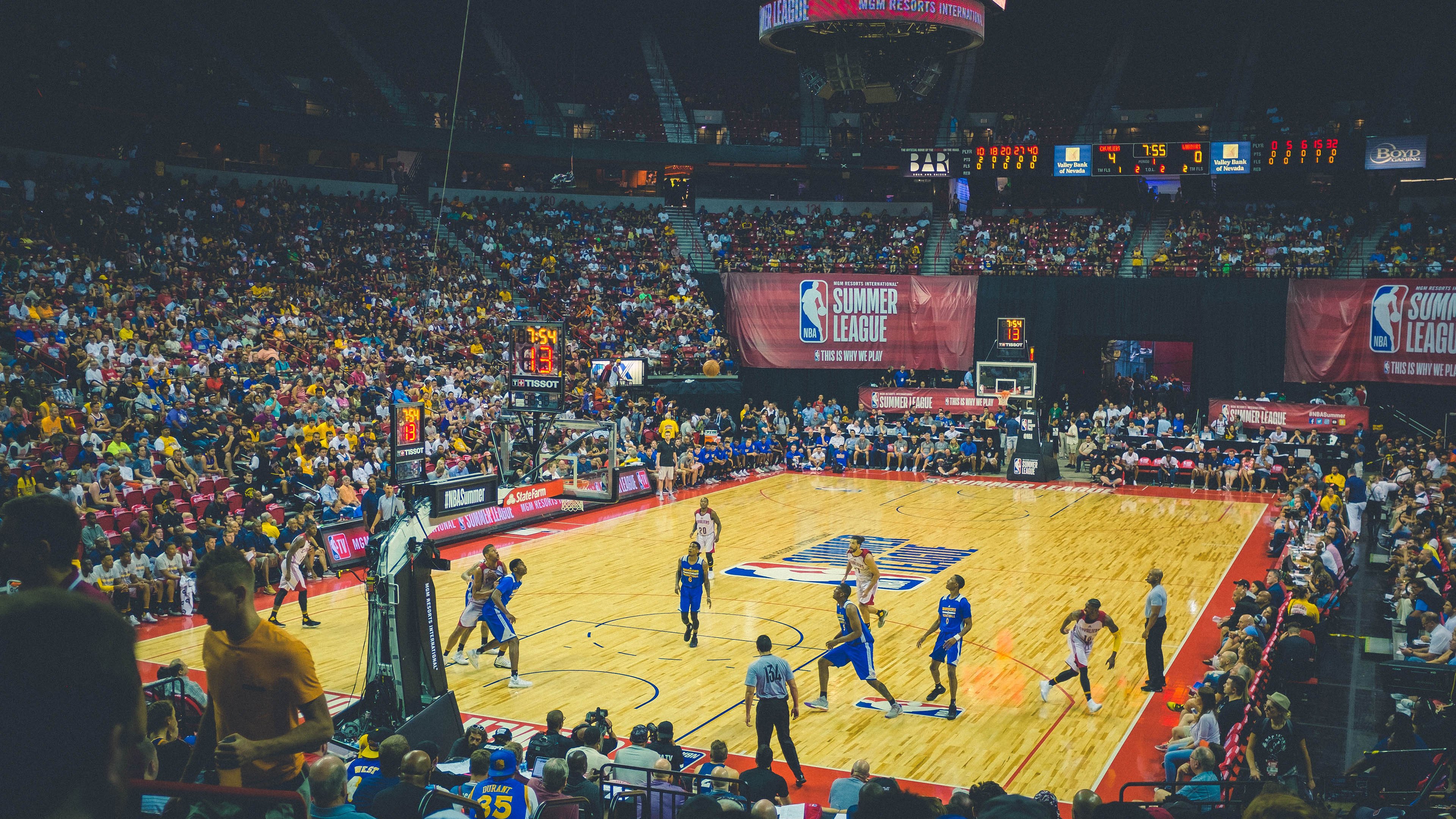 约基奇关键制胜!活塞压哨绝杀独行侠,诠释篮球唯一性